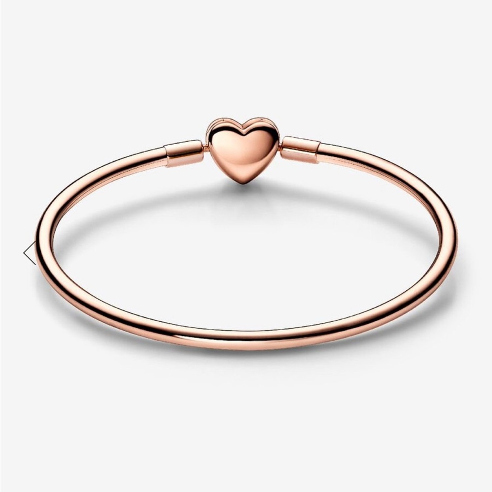 Pandora Moments Heart & Butterfly Bangle
14k rose gold plating - Picture 6 of 8